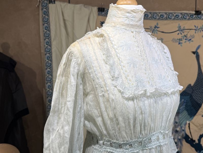 Fashion, Costume & Textile